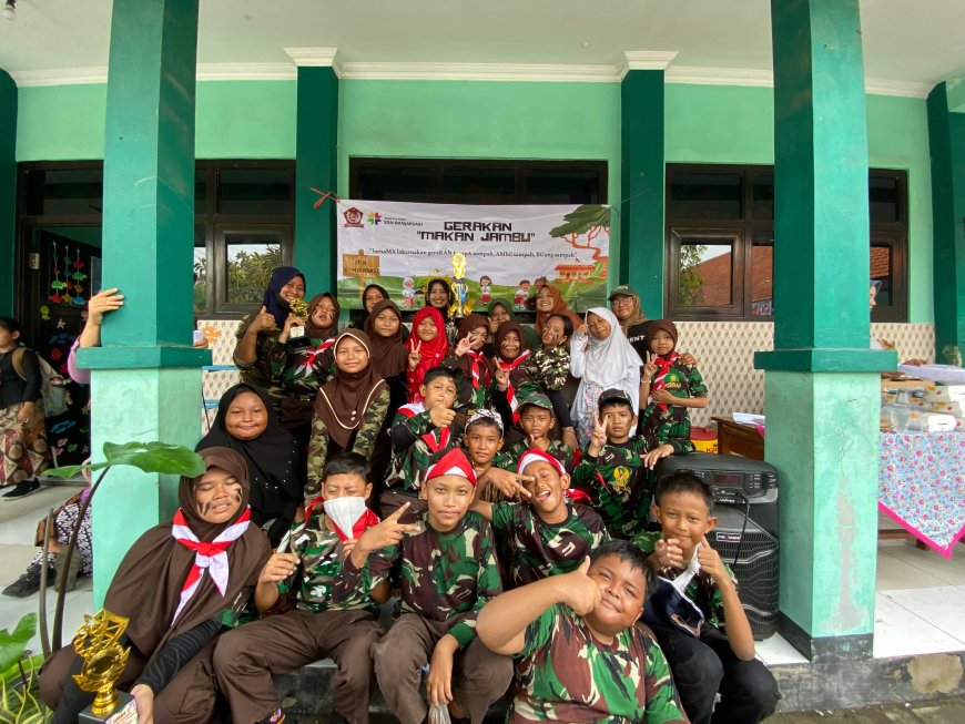 Peringatan Hari Pahlawan SDN BANJARSARI diwarnai dengan kegiatan puncak MAKAN JAMBU