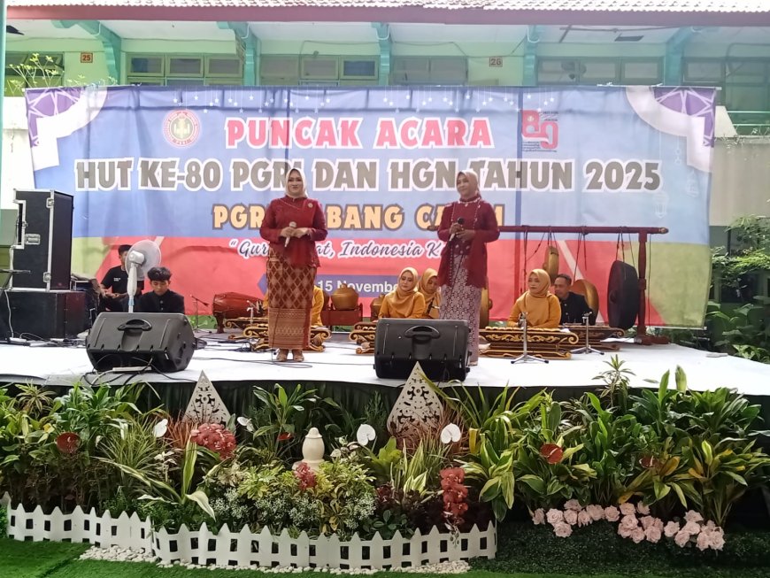 Guru SD Negeri Candi Tampil Memukau dalam Grup Gamelan “Laras Swara” pada Acara Hari Guru Nasional