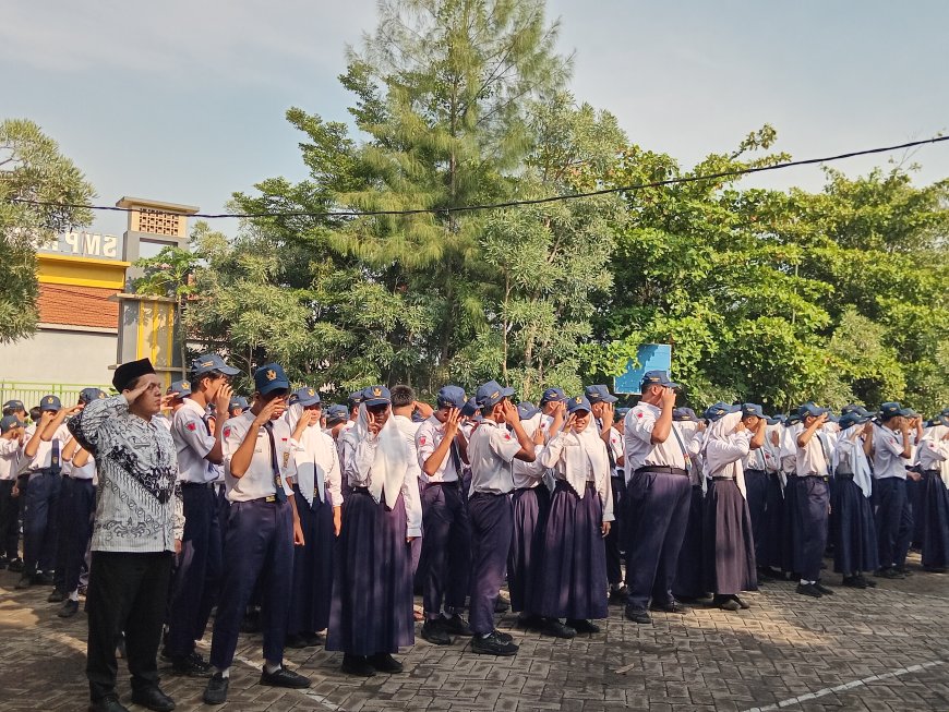 Guru Pilar Pendidikan Kita: SMPN 1 Jabon Semarak Rayakan Hari Guru Nasional.