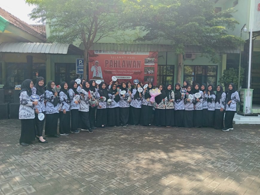 Guru Pilar Pendidikan Kita: SMPN 1 Jabon Semarak Rayakan Hari Guru Nasional.