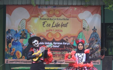 Dari Limbah Jadi Karya, Gebyar Korukikuler PJBL SMPN1 Jabon Bersama Tim DLHK