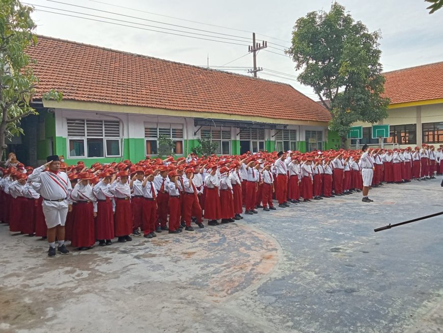 Upacara Bendera Perdana Semester Genap Tahun Ajaran 2025/2026 di SD Negeri Candi Berlangsung Khidmat