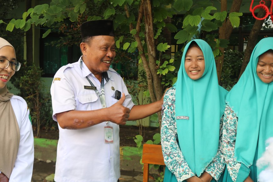 Dari Limbah Jadi Karya, Gebyar Korukikuler PJBL SMPN1 Jabon Bersama Tim DLHK