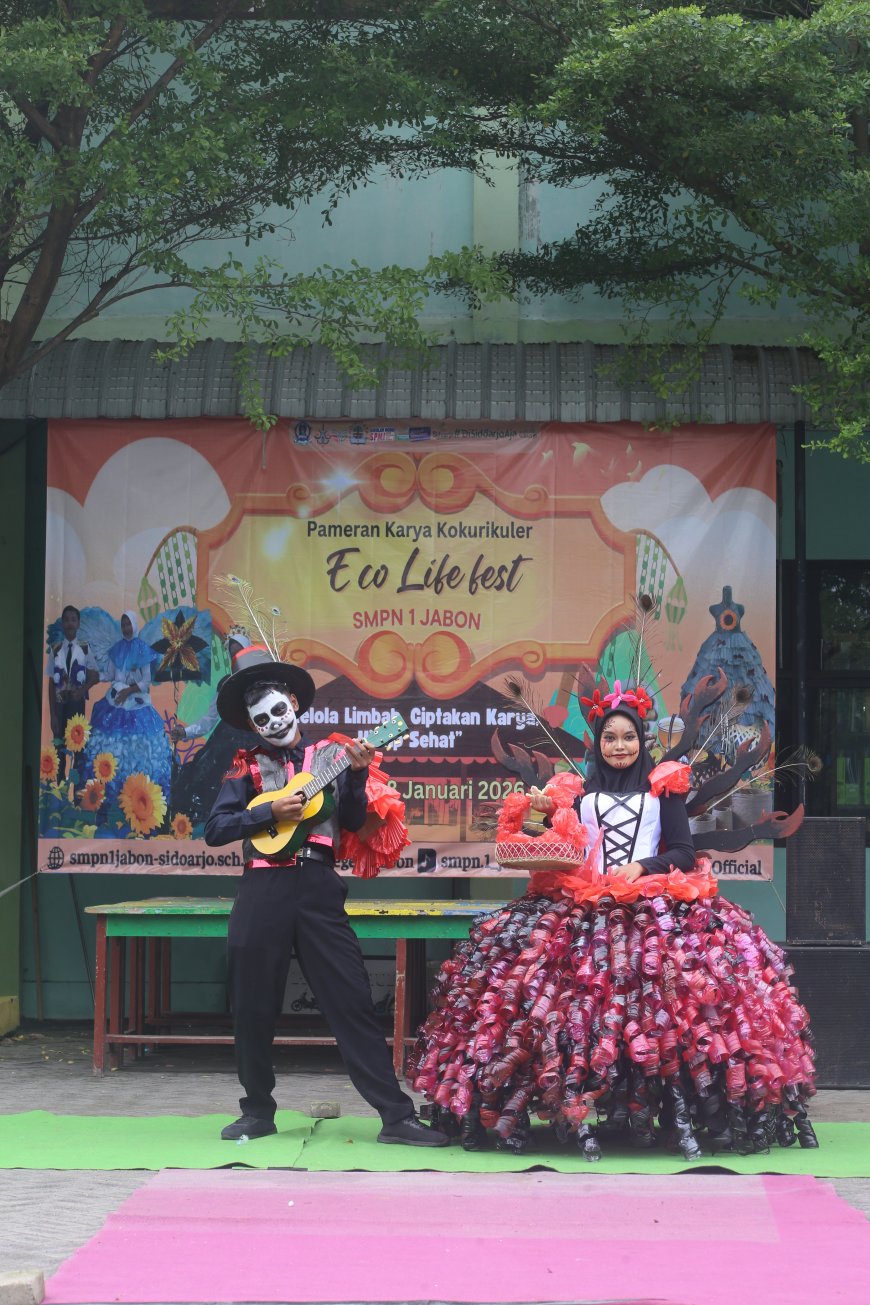 Dari Limbah Jadi Karya, Gebyar Korukikuler PJBL SMPN1 Jabon Bersama Tim DLHK