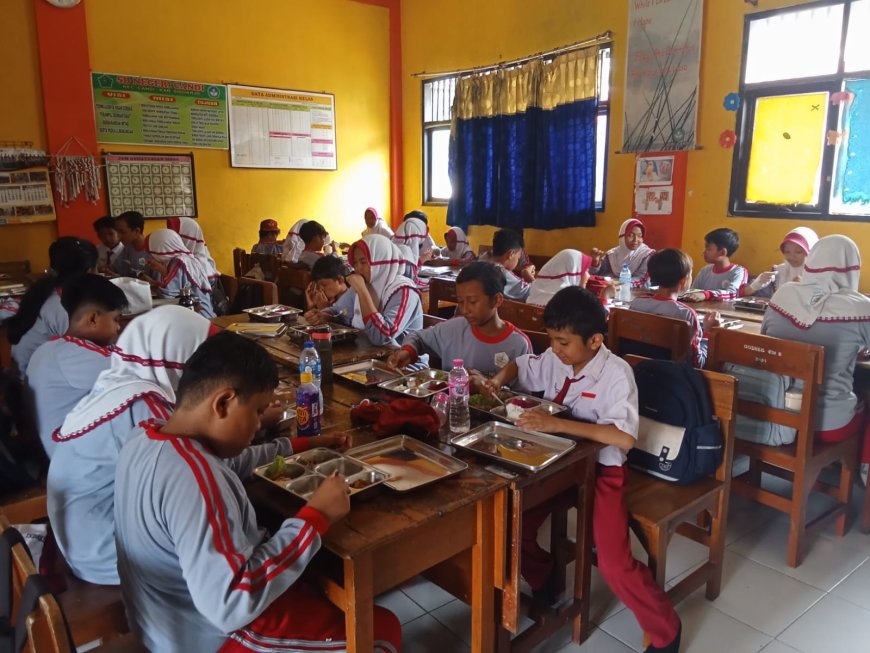 Antusiasme Siswa Sambut Makan Bergizi Gratis Perdana di SD Negeri Candi