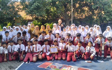 Digital Studentpreneur SDN Krembangan: Siswa Belajar Storytelling hingga Desain E-Book