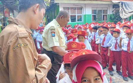 HARI PERTAMA MASUK SEKOLAH, SISWA SD NEGERI CANDI GELAR HALAL BIHALAL BERSAMA GURU DAN STAF