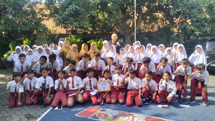 Digital Studentpreneur SDN Krembangan: Siswa Belajar Storytelling hingga Desain E-Book