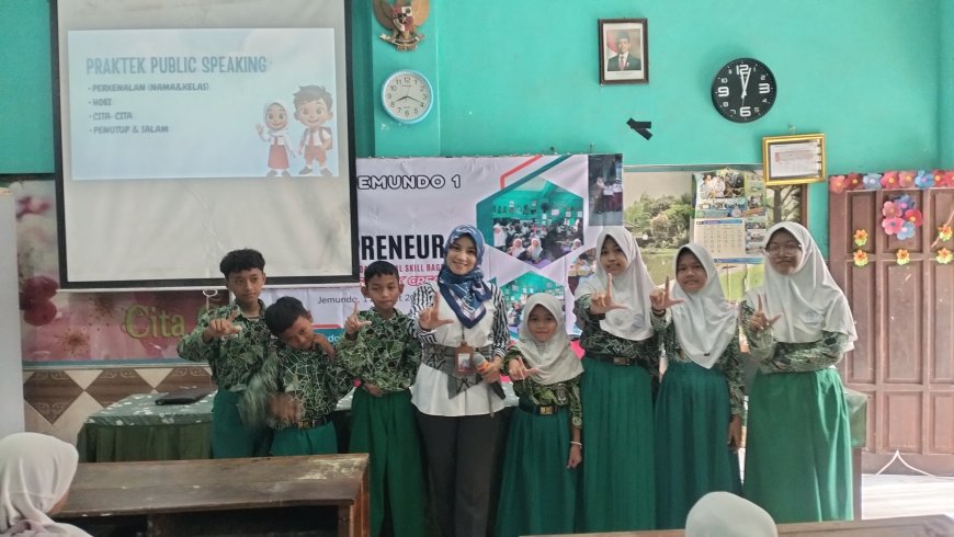 Kegiatan Digital Studentpreneur di SDN Jemundo 1 Bekali Siswa dengan Keterampilan Kreatif Digital