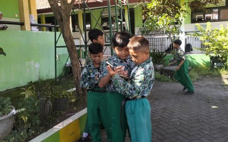Digital Studentpreneur II SDN Wonocolo 1: Membangun Kreativitas dan Kepercayaan Diri Siswa Sejak Dini