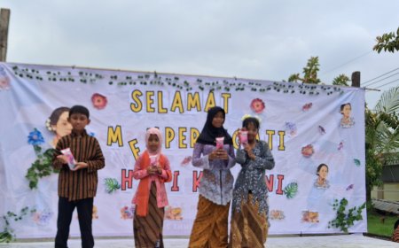 Serunya Hari Kartini di SDN Banjarsari: Nobar, Fashion Show, dan Tukar Kado