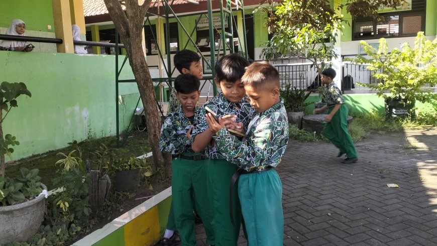 Digital Studentpreneur II SDN Wonocolo 1: Membangun Kreativitas dan Kepercayaan Diri Siswa Sejak Dini