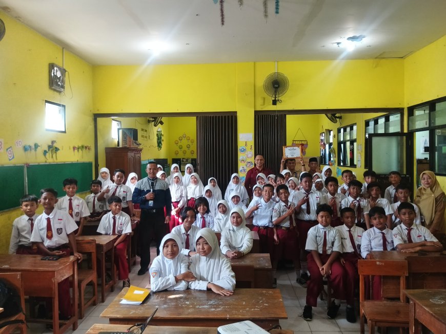 DIGITAL STUDENTPRENEUR DI SDN DAMARSI: TINGKATKAN KREATIVITAS DAN LITERASI DIGITAL SISWA