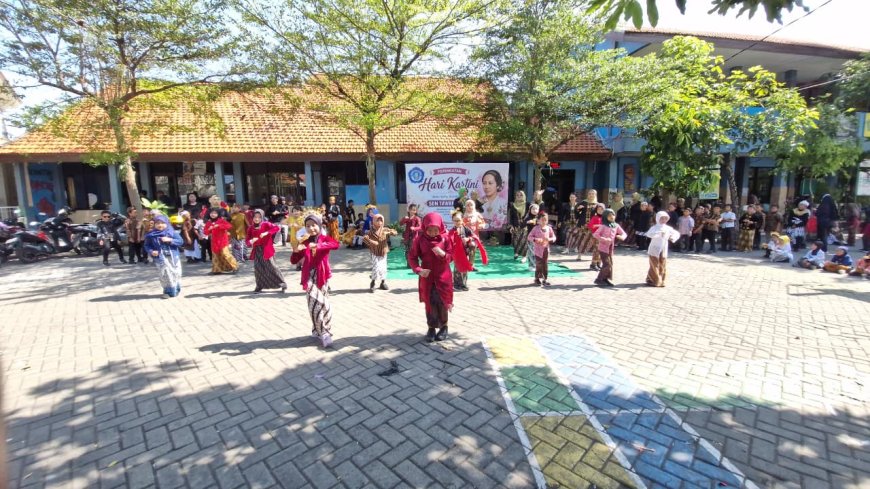Semangat Kartini Hidup di SDN Tawangsari 3! Siswa Tampil Percaya Diri dalam Balutan Budaya Nusantara