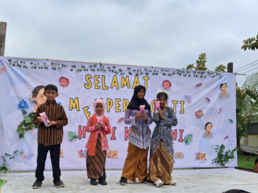 Serunya Hari Kartini di SDN Banjarsari: Nobar, Fashion Show, dan Tukar Kado
