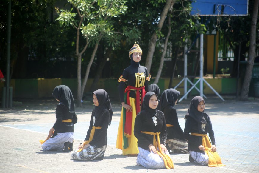 Satu Denyut Hardiknas, Seribu Cerita di SMPN 1 Jabon