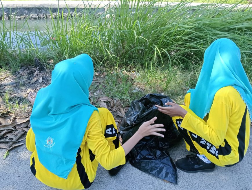 SMPN 1 Jabon Bergerak Wujudkan Lingkungan Bersih Lewat Program Gemar Bermasyarakat