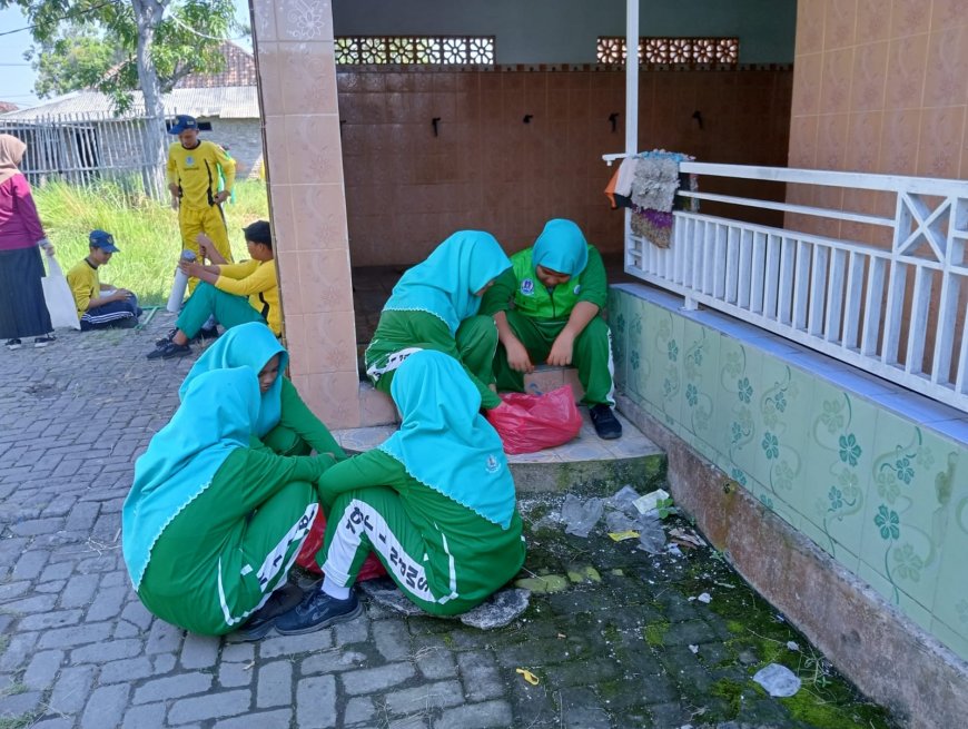 SMPN 1 Jabon Bergerak Wujudkan Lingkungan Bersih Lewat Program Gemar Bermasyarakat