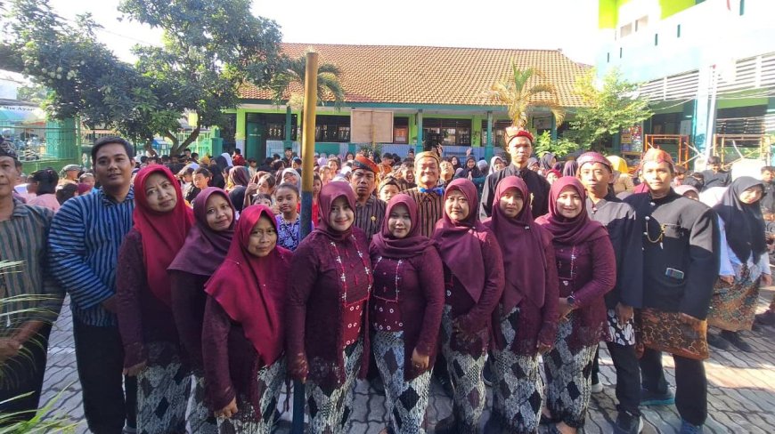 SDN Wedi Gelar Program TURAJA (Sabtu Cara Jawa), Lestarikan Budaya Jawa Sejak Dini