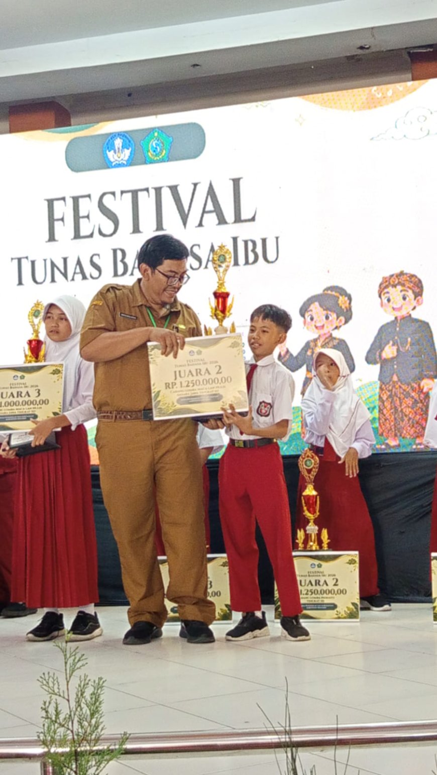 Siswa SD Negeri Candi Raih Juara 2 Lomba Maca lan Nulis Aksara Jawa Tingkat Kabupaten