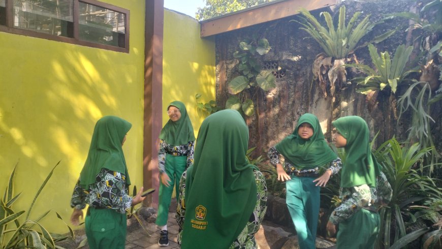 Siswa SDN Lemahputro 3 Antusias Ikuti Digital Studentpreneur II: Belajar Storytelling hingga Desain E-Book untuk Jadi Generasi Kreatif di Era Digital