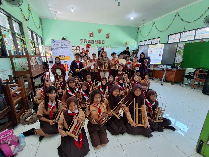 Festival Lintas Budaya: Angklung, Reog, dan Lontong Kupang Menyatukan Generasi di SDN Banjarsari