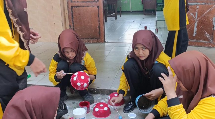 Eco Mini Garden: Integrasi Program Adiwiyata dan Kegiatan Kokurikuler di SMPN 1 Prambon