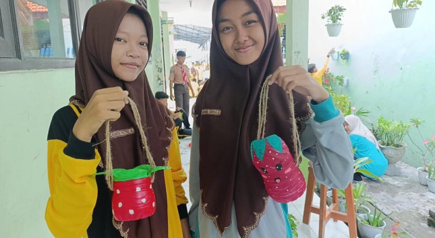Eco Mini Garden: Integrasi Program Adiwiyata dan Kegiatan Kokurikuler di SMPN 1 Prambon