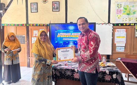 Digital StudentPreneur Bekali Siswa SDN Sidokumpul dengan Keterampilan Public Speaking, Video Storytelling, dan Editing E-Book