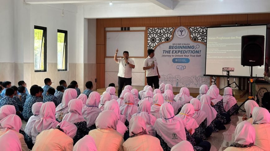 MELANGKAH SEBAGAI PENDAKI BARU, MPLS SMP AL MUSLIM TANAMKAN PERCAYA DIRI SISWA
