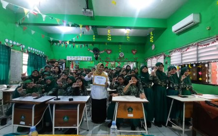 “Berani Bicara, Kreatif Berkarya: Digital StudentPreneur Cetak Kreator Muda SDN Wadungasri”