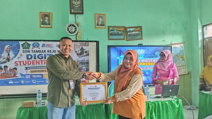 Digital Studentpreneur 40 Siswa SDN Tambakrejo Asah Kreativitas Lewat Storytelling dan Desain Digital