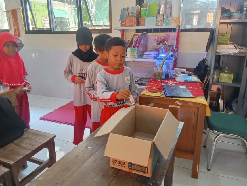 SD NEGERI CANDI SALURKAN DONASI KEMANUSIAAN UNTUK KORBAN GEMPA NTT