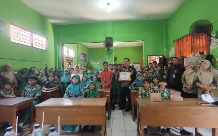 Digital Studentpreneur II: Menyalakan Kreativitas Digital Siswa SDN Watutulis Lewat Storytelling dan E-Book