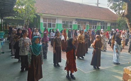 Semarak Hari Batik Nasional, Siswa dan Guru SD Negeri Candi Kompak Kenakan Batik