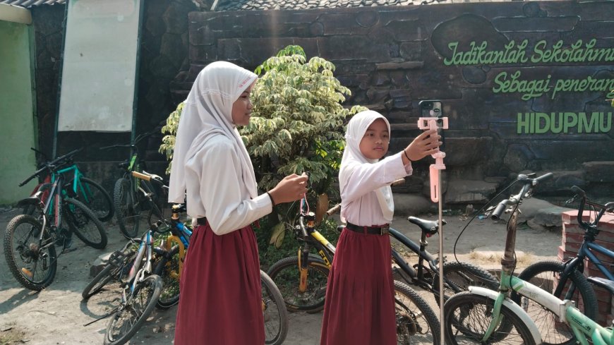 Belajar Kreatif di Era Teknologi, Digital Studentpreneur Sambangi SDN Singogalih