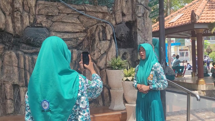 SPEAK UP & DIGITAL TALENT SMPN 1 KRIAN, Bekali 60 Siswa dengan Keterampilan Komunikasi dan Kreativitas Digital