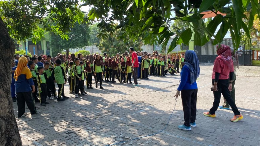 SADOLA: Serunya Bermain, Eratkan Kekompakan dan Kebersamaan Keluarga Besar SD Negeri Sadang